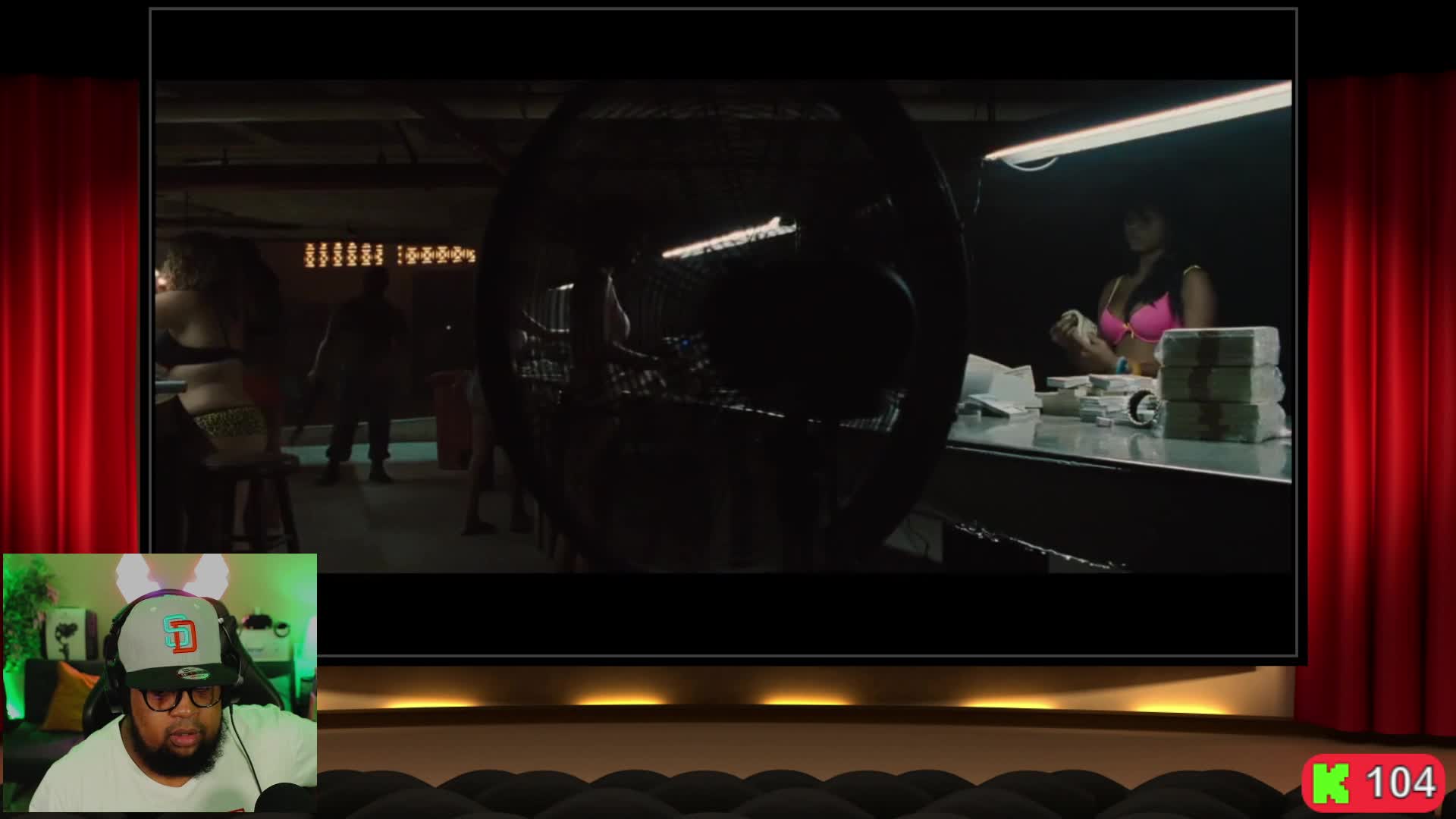 varga incentivando a los niños a ver tetas