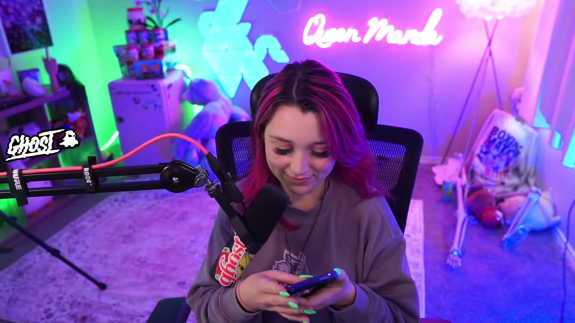 Manda "feeds" the mods?