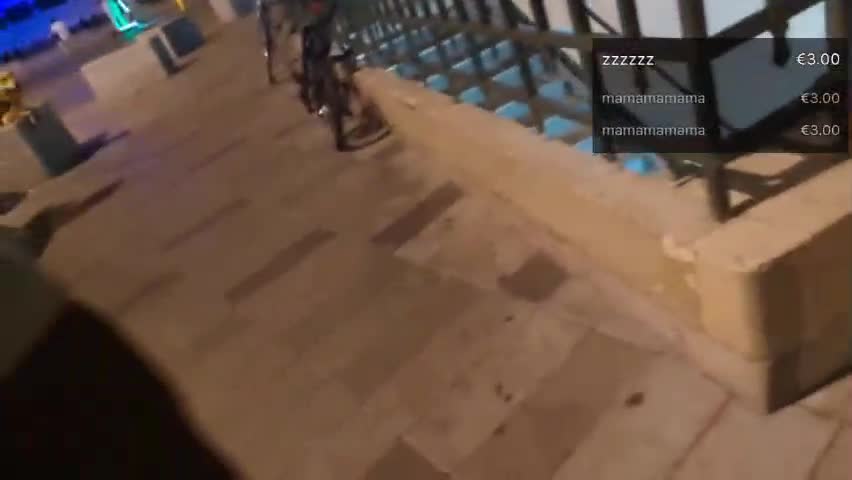 Clodo "Moi je suis arabe, on dirait t un raciste"